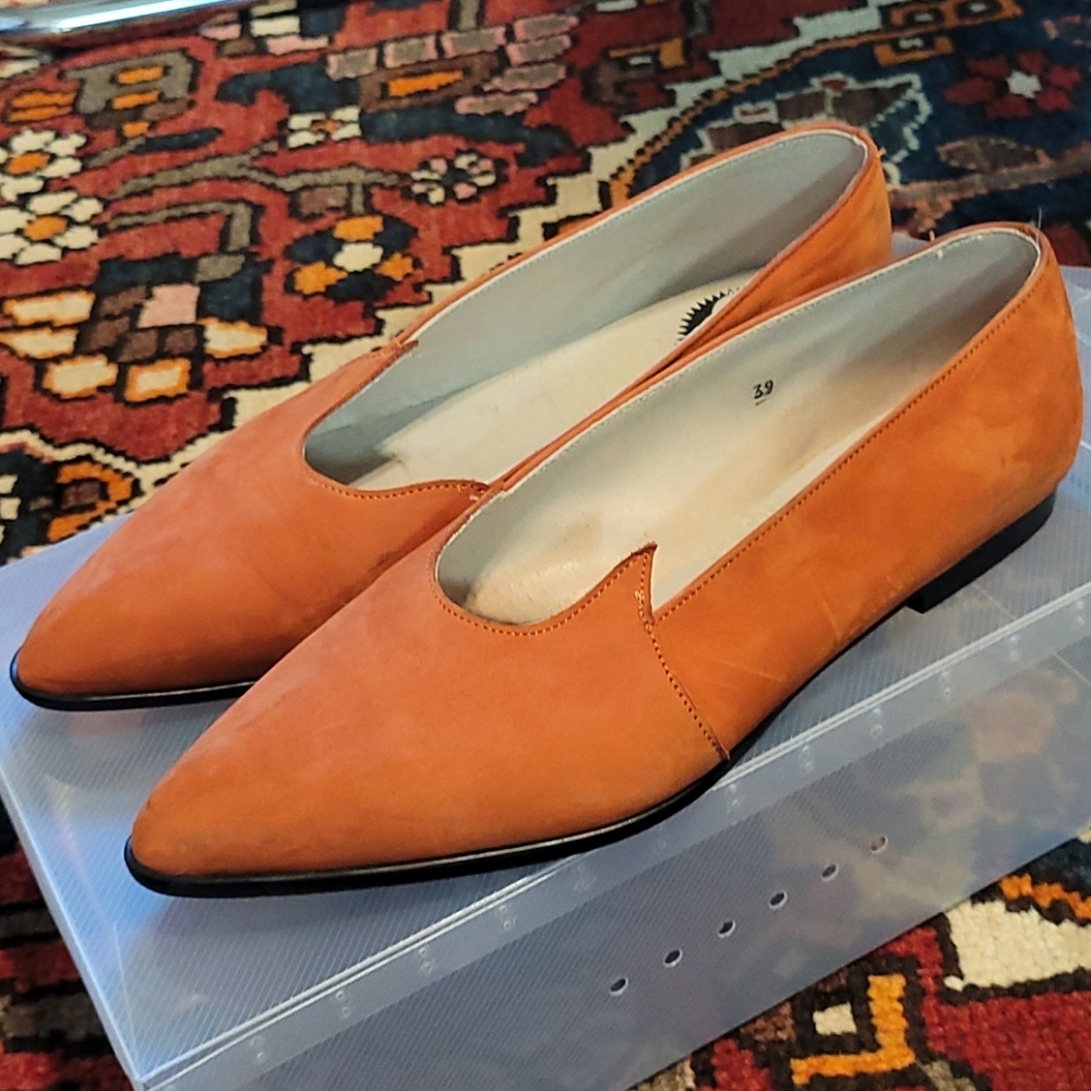 Retro orange flats